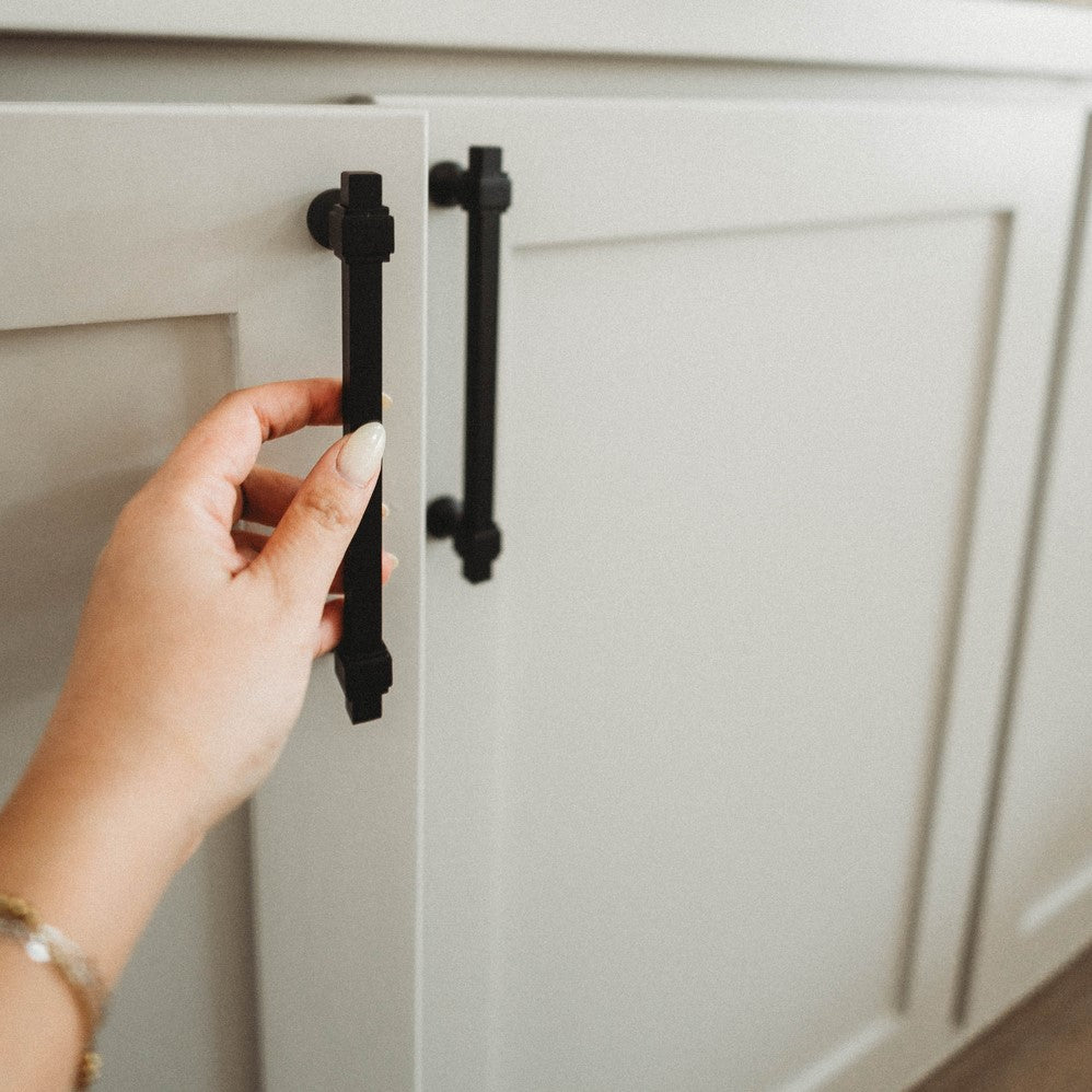 Cabinet Hardware Knobs & Pulls
